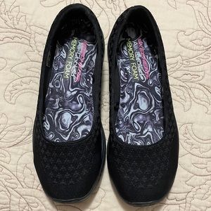 Black Skechers Size 7